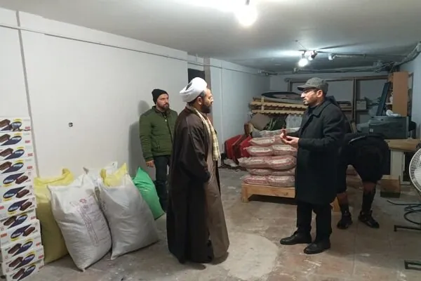 حضور جهادی روحانیون و طلاب در مناطق زلزله زده خوی 
